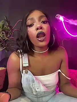 TIFFANYYSTAR online show from October 20, 2025, 2:50 pm