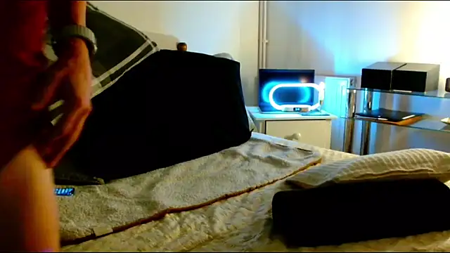 ImYourXtoy online show from February 9, 2026, 6:34 pm