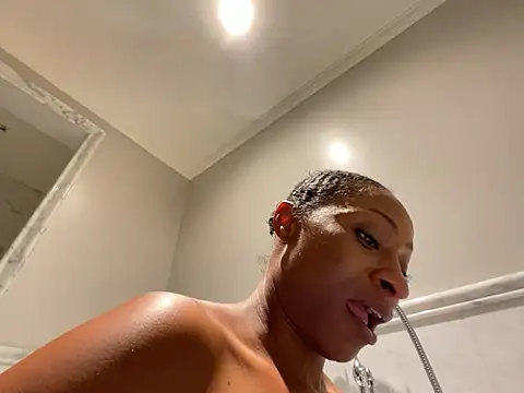Snapshot of wynterheat chatting on December 11, 2024, 12:23 pm wynterheat online show from December 11, 2024, 12:23 pm