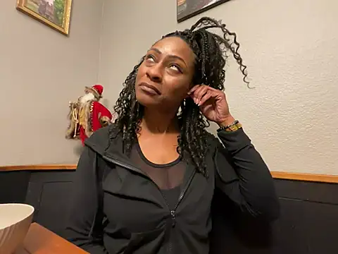 Snapshot of wynterheat chatting on January 7, 2025, 9:29 am wynterheat online show from January 7, 2025, 9:29 am