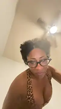 Snapshot of wynterheat chatting on January 21, 2025, 11:35 am wynterheat online show from January 21, 2025, 11:35 am