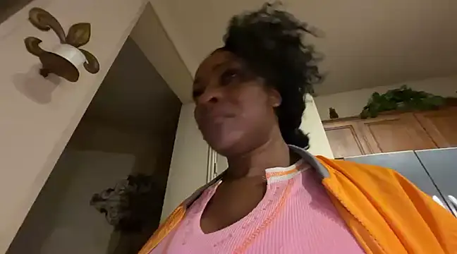 Snapshot of wynterheat chatting on March 13, 2025, 9:43 am wynterheat online show from March 13, 2025, 9:43 am
