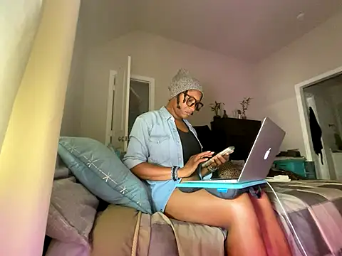 Snapshot of wynterheat chatting on September 10, 2025, 8:53 pm wynterheat online show from September 10, 2025, 8:53 pm