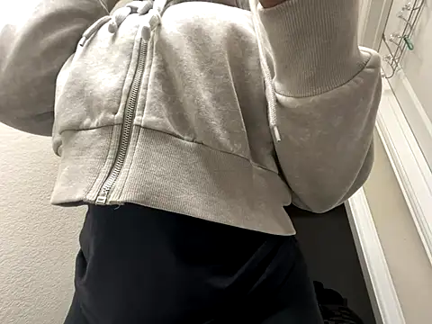 Snapshot of wynterheat chatting on November 1, 2025, 7:10 am wynterheat online show from November 1, 2025, 7:10 am