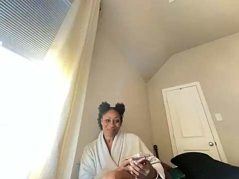 Snapshot of wynterheat chatting on November 8, 2025, 5:23 pm wynterheat online show from November 8, 2025, 5:23 pm