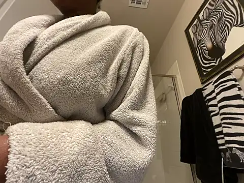 Snapshot of wynterheat chatting on November 9, 2025, 1:42 pm wynterheat online show from November 9, 2025, 1:42 pm