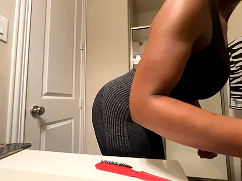 Snapshot of wynterheat chatting on November 30, 2025, 12:09 pm wynterheat online show from November 30, 2025, 12:09 pm