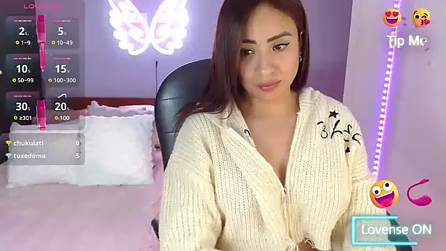 Snapshot of Paulina_627 chatting on December 10, 2024, 7:11 pm Paulina 627 online show from December 10, 2024, 7:11 pm