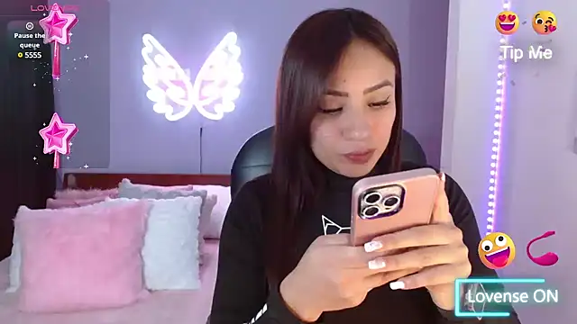 Snapshot of Paulina_627 chatting on December 11, 2024, 2:44 pm Paulina 627 online show from December 11, 2024, 2:44 pm