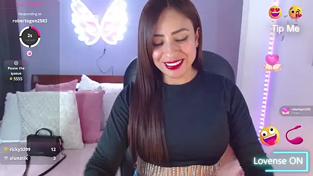 Snapshot of Paulina_627 chatting on March 8, 2025, 5:11 pm Paulina 627 online show from March 8, 2025, 5:11 pm