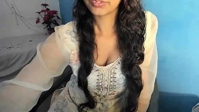 aarjulove online show from October 29, 2025, 8:49 am