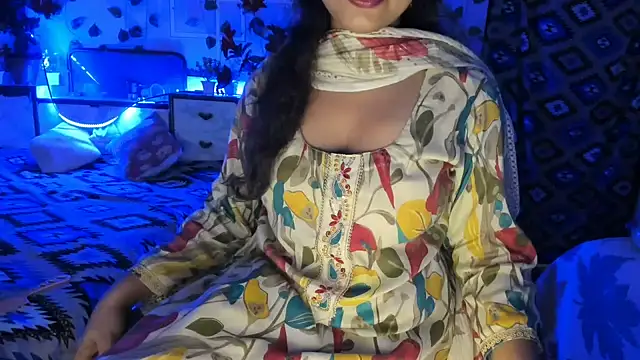 aarjulove online show from July 17, 2026, 2:24 pm