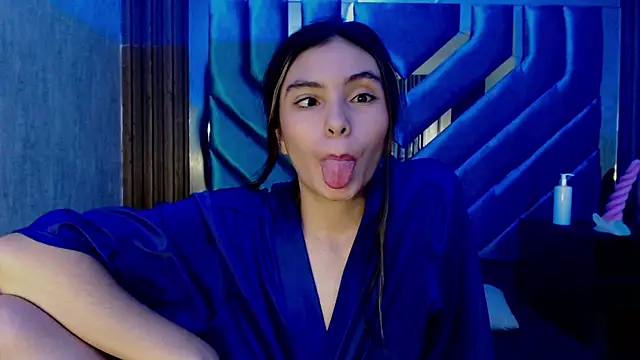 Snapshot of ValeryLargo chatting on March 15, 2025, 6:43 pm ValeryLargo online show from March 15, 2025, 6:43 pm