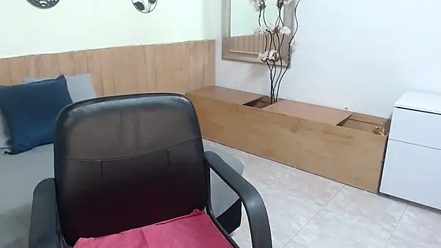 Suxxxy  online show from October 9, 2025, 1:31 pm