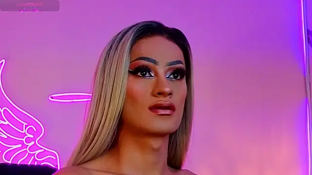  scarletmoore online show from October 5, 2025, 9:07 am