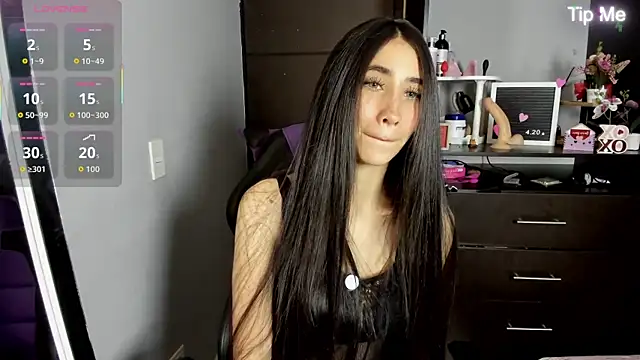 Snapshot of Emilytafur chatting on July 11, 2026, 12:02 am Emilytafur online show from July 11, 2026, 12:02 am