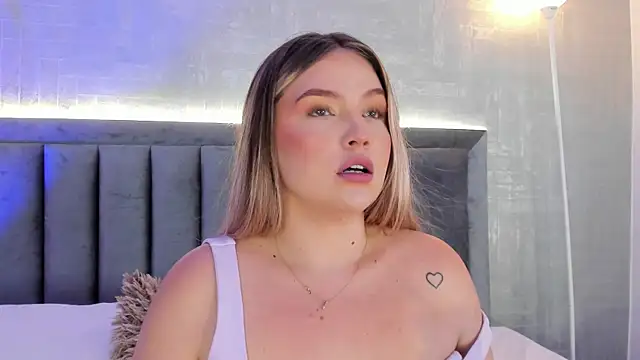 Snapshot of GaiaBaker chatting on October 12, 2025, 4:06 pm GaiaBaker online show from October 12, 2025, 4:06 pm