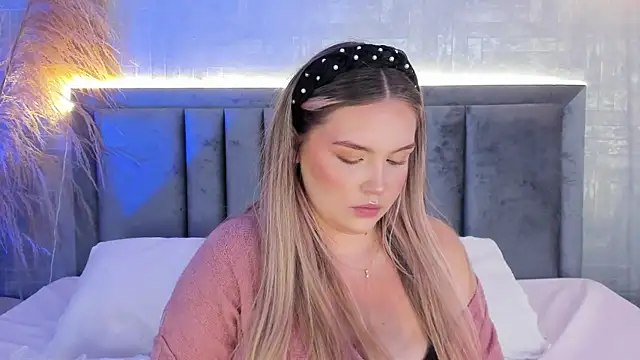 Snapshot of GaiaBaker chatting on October 15, 2025, 2:28 pm GaiaBaker online show from October 15, 2025, 2:28 pm