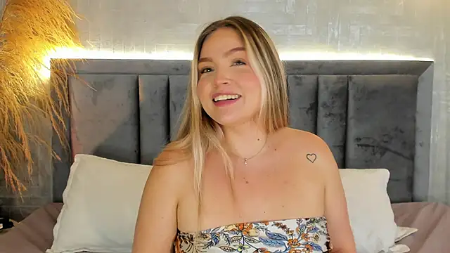 Snapshot of GaiaBaker chatting on October 21, 2025, 5:24 pm GaiaBaker online show from October 21, 2025, 5:24 pm