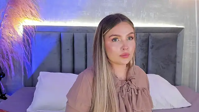 Snapshot of GaiaBaker chatting on October 23, 2025, 5:12 pm GaiaBaker online show from October 23, 2025, 5:12 pm