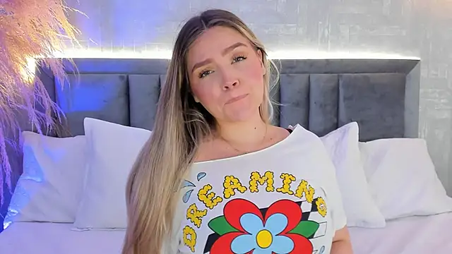 Snapshot of GaiaBaker chatting on November 7, 2025, 2:06 pm GaiaBaker online show from November 7, 2025, 2:06 pm