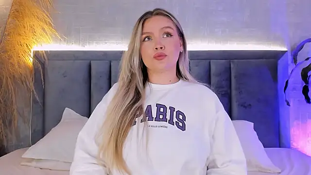 Snapshot of GaiaBaker chatting on February 5, 2026, 2:11 pm GaiaBaker online show from February 5, 2026, 2:11 pm