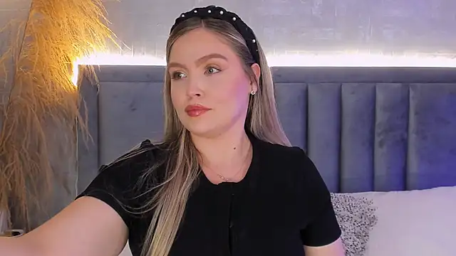 Snapshot of GaiaBaker chatting on February 10, 2026, 4:55 pm GaiaBaker online show from February 10, 2026, 4:55 pm