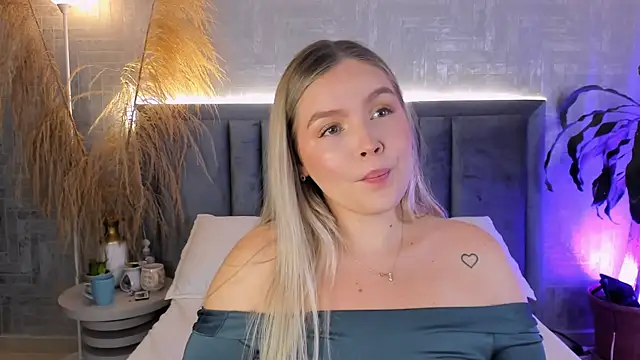 Snapshot of GaiaBaker chatting on February 12, 2026, 10:43 am GaiaBaker online show from February 12, 2026, 10:43 am