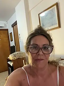 lolavalecuatro online show from January 12, 2025, 3:36 pm