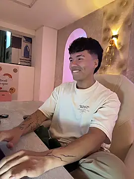 Snapshot of Logan_smith1 chatting on October 28, 2025, 5:11 am Logan smith1 online show from October 28, 2025, 5:11 am