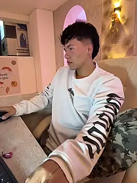 Snapshot of Logan_smith1 chatting on October 30, 2025, 5:31 am Logan smith1 online show from October 30, 2025, 5:31 am