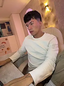 Snapshot of Logan_smith1 chatting on November 7, 2025, 8:03 am Logan smith1 online show from November 7, 2025, 8:03 am