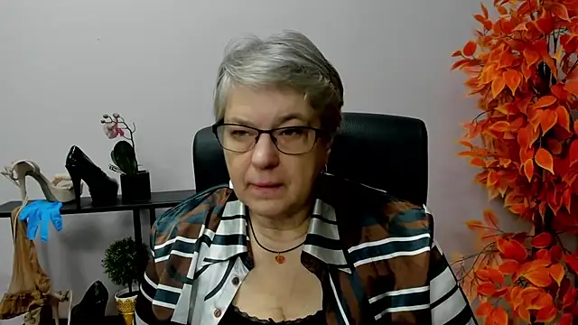 Snapshot of IrisDream chatting on December 12, 2024, 7:19 am IrisDream online show from December 12, 2024, 7:19 am