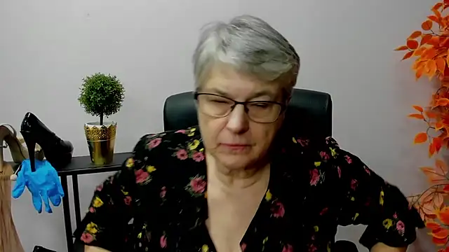 Snapshot of IrisDream chatting on January 13, 2025, 1:49 pm IrisDream online show from January 13, 2025, 1:49 pm