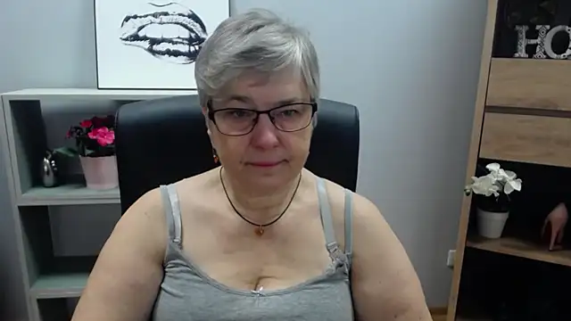 Snapshot of IrisDream chatting on January 17, 2025, 6:36 am IrisDream online show from January 17, 2025, 6:36 am