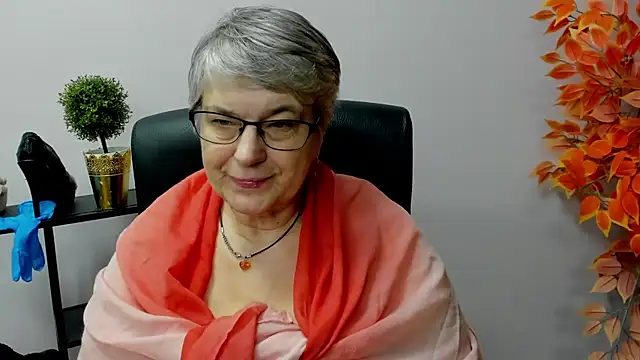 Snapshot of IrisDream chatting on February 6, 2025, 11:10 am IrisDream online show from February 6, 2025, 11:10 am