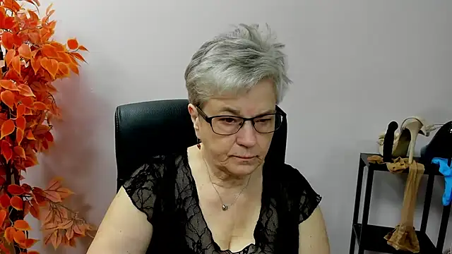 Snapshot of IrisDream chatting on October 6, 2025, 6:22 am IrisDream online show from October 6, 2025, 6:22 am