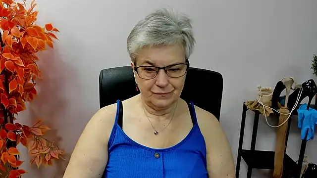 Snapshot of IrisDream chatting on October 7, 2025, 6:10 am IrisDream online show from October 7, 2025, 6:10 am