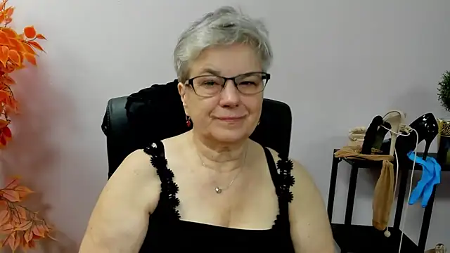 Snapshot of IrisDream chatting on October 8, 2025, 6:22 am IrisDream online show from October 8, 2025, 6:22 am