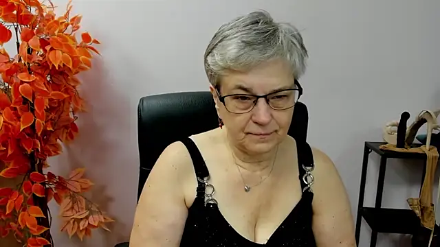 Snapshot of IrisDream chatting on October 16, 2025, 6:14 am IrisDream online show from October 16, 2025, 6:14 am