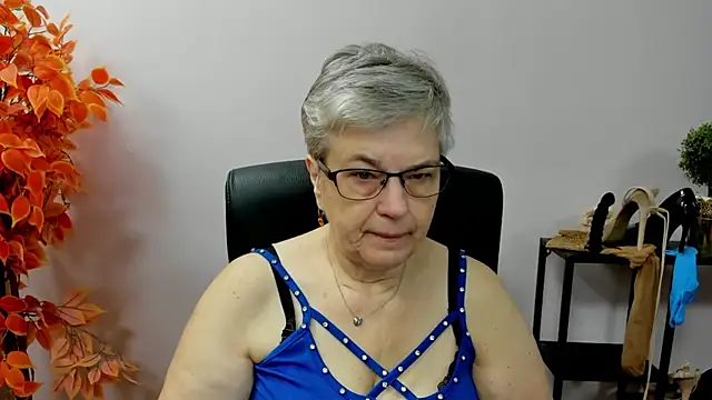 Snapshot of IrisDream chatting on October 21, 2025, 6:14 am IrisDream online show from October 21, 2025, 6:14 am