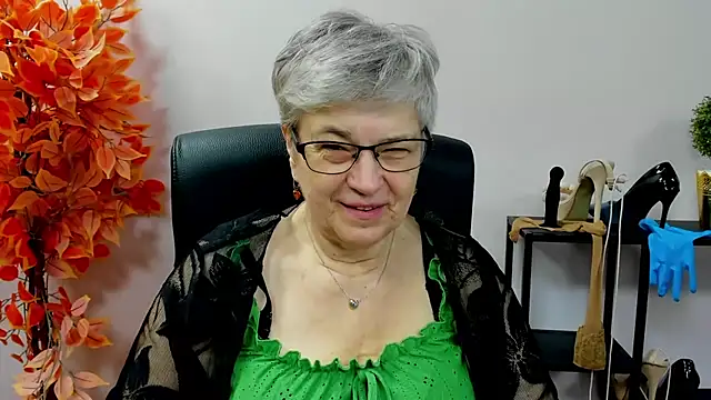 Snapshot of IrisDream chatting on November 4, 2025, 7:18 am IrisDream online show from November 4, 2025, 7:18 am