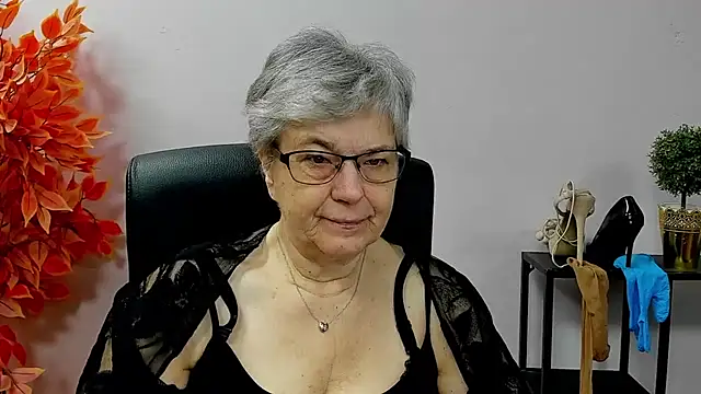 IrisDream online show from November 24, 2025, 7:19 am