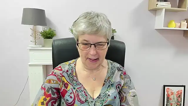 IrisDream online show from June 22, 2026, 6:10 am