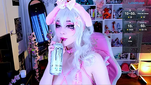 Aki  Ra online show from February 15, 2026, 2:14 pm