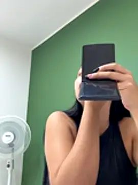 iiris  online show from November 7, 2025, 2:17 pm