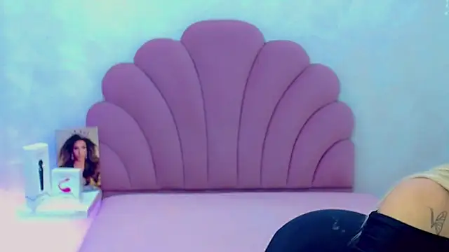 briana sex32 online show from February 12, 2026, 4:07 am