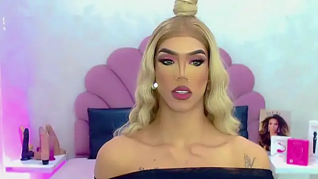 briana sex32 online show from March 15, 2026, 4:51 am