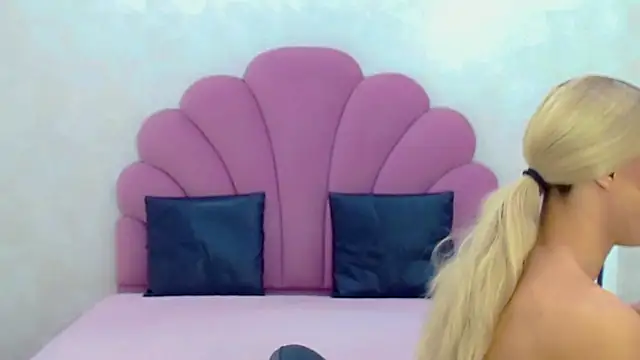 briana sex32 online show from March 21, 2026, 4:06 am