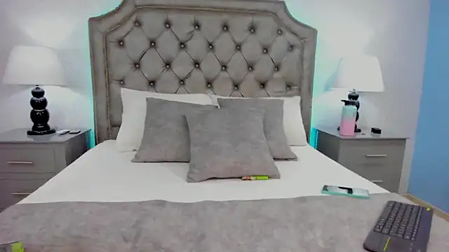 Snapshot of MadissonBacker chatting on October 19, 2025, 11:44 am MadissonBacker online show from October 19, 2025, 11:44 am